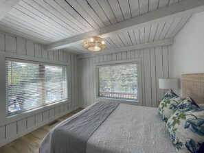 Iron/ironing board, WiFi, bed sheets - Lakefront 3 bedroom, 3.5 bath - enclosed porch, private dock, hot tub & fire pit (Sunrise Beach)