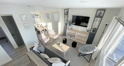 Montague View: Home Across from Lakeview Park