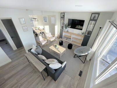 Montague View: Home Across from Lakeview Park