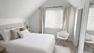 2 bedrooms, desk, iron/ironing board, travel cot