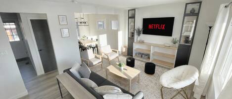 TV connectée, jeux vidéo, livres