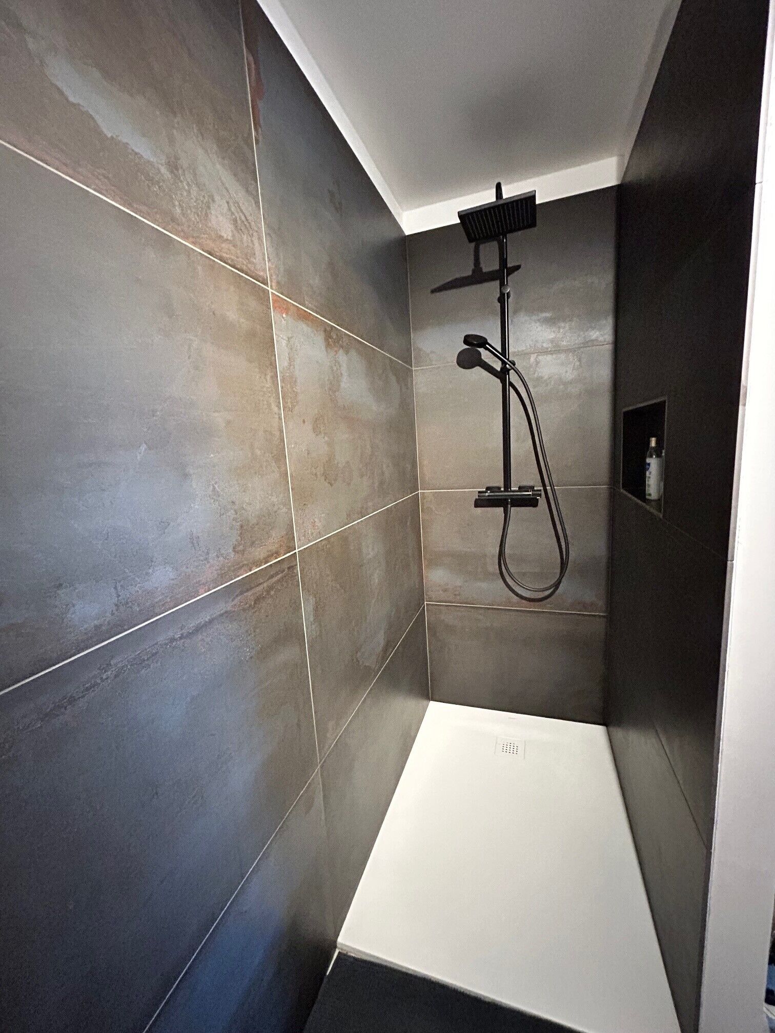 Dusche, Haartrockner, Seife, Toilettenpapier
