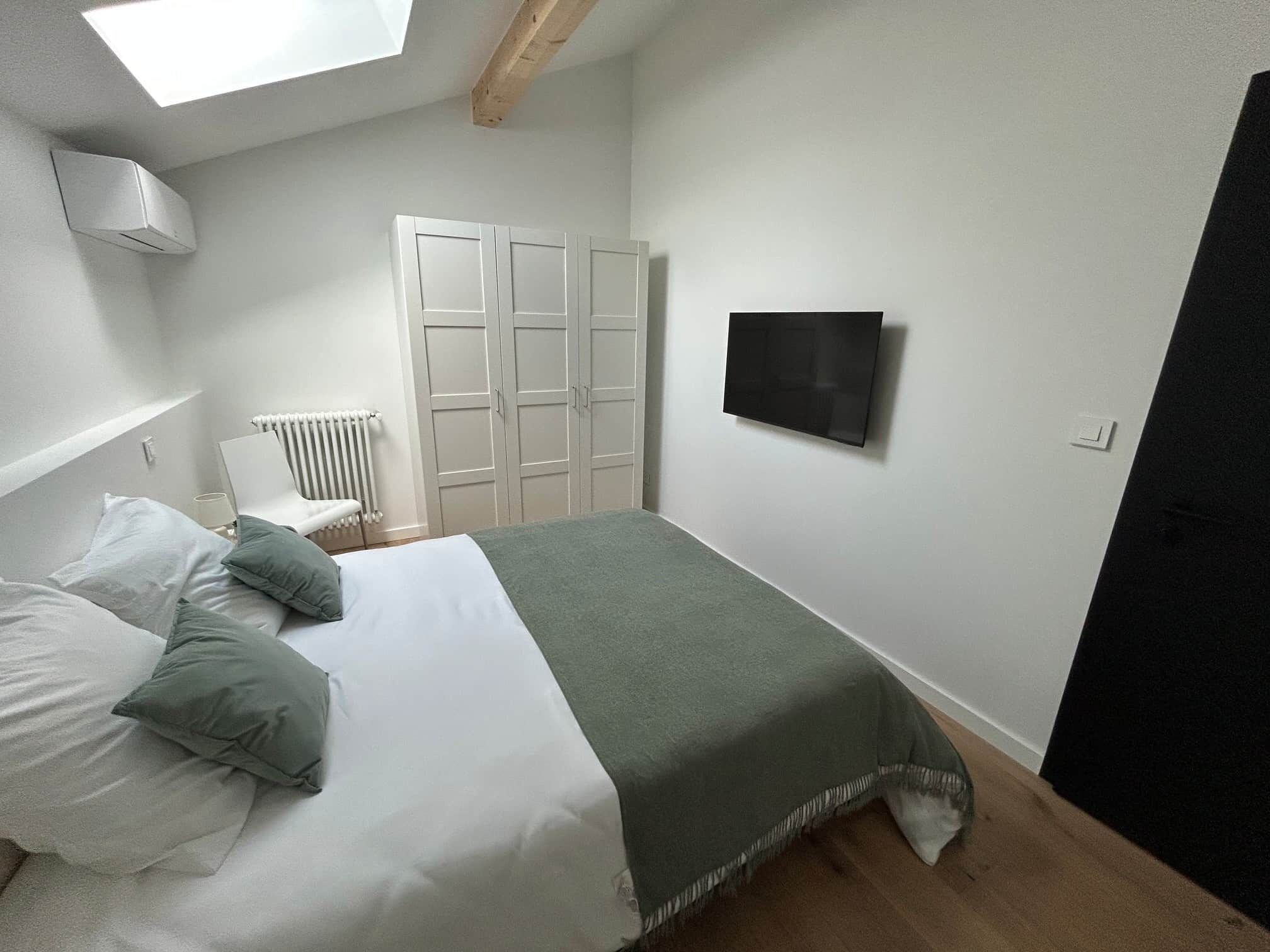2 bedrooms, WiFi, bed sheets