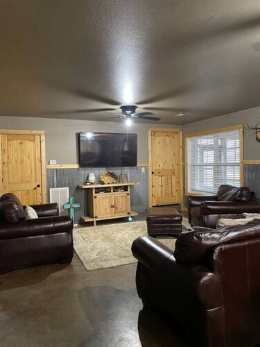 Water front 5 bedroom 2 bath Pendleton Point