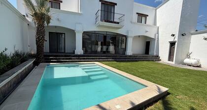 Casa María, Elegant Modern Retreat with Private Pool