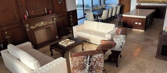 Casa María, Elegant Modern Retreat with Private Pool