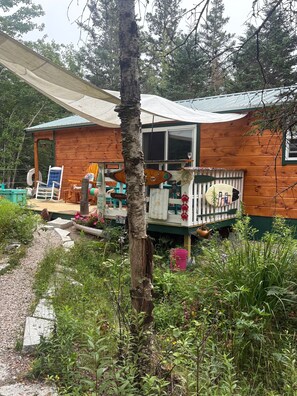 Property grounds - Charm in the Woods! Find your Peace and Beauty (Tremont)