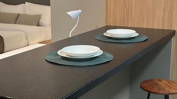 1 habitación, escritorio, tabla de planchar con plancha y wifi gratis