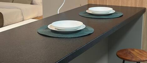 1 soverom, skrivebord, strykejern/-brett og wi-fi (inkludert)