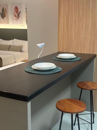 1 bedroom, desk, iron/ironing board, free WiFi. Modern, high-standard studio apartment with covered parking - near UNISC.