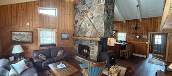 Starry Night Retreat cabin w/ 2 bedroom plus loft retreat on 5 acres of solitude