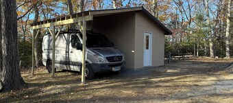 Starry Night Retreat cabin w/ 2 bedroom plus loft retreat on 5 acres of solitude