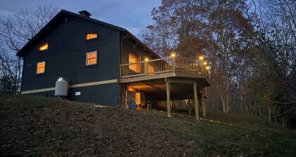 Starry Night Retreat cabin w/ 2 bedroom plus loft retreat on 5 acres of solitude