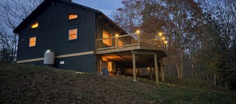 Starry Night Retreat cabin w/ 2 bedroom plus loft retreat on 5 acres of solitude