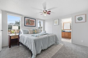 3 bedrooms, WiFi, bed sheets - Rural Ranch Stay w/ Cricket & Turf Fields (Wallis)