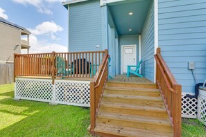 Terrace/patio - Walk to the Strand! Sleeps 14! (Galveston)