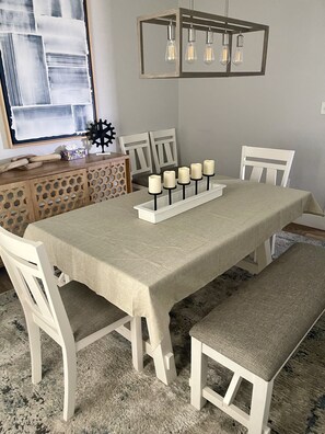 Dining - Walk to the Strand! Sleeps 14! (Galveston)