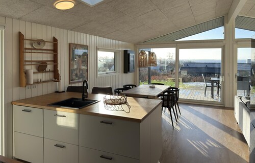 Amazing home in Rønde with house sea view