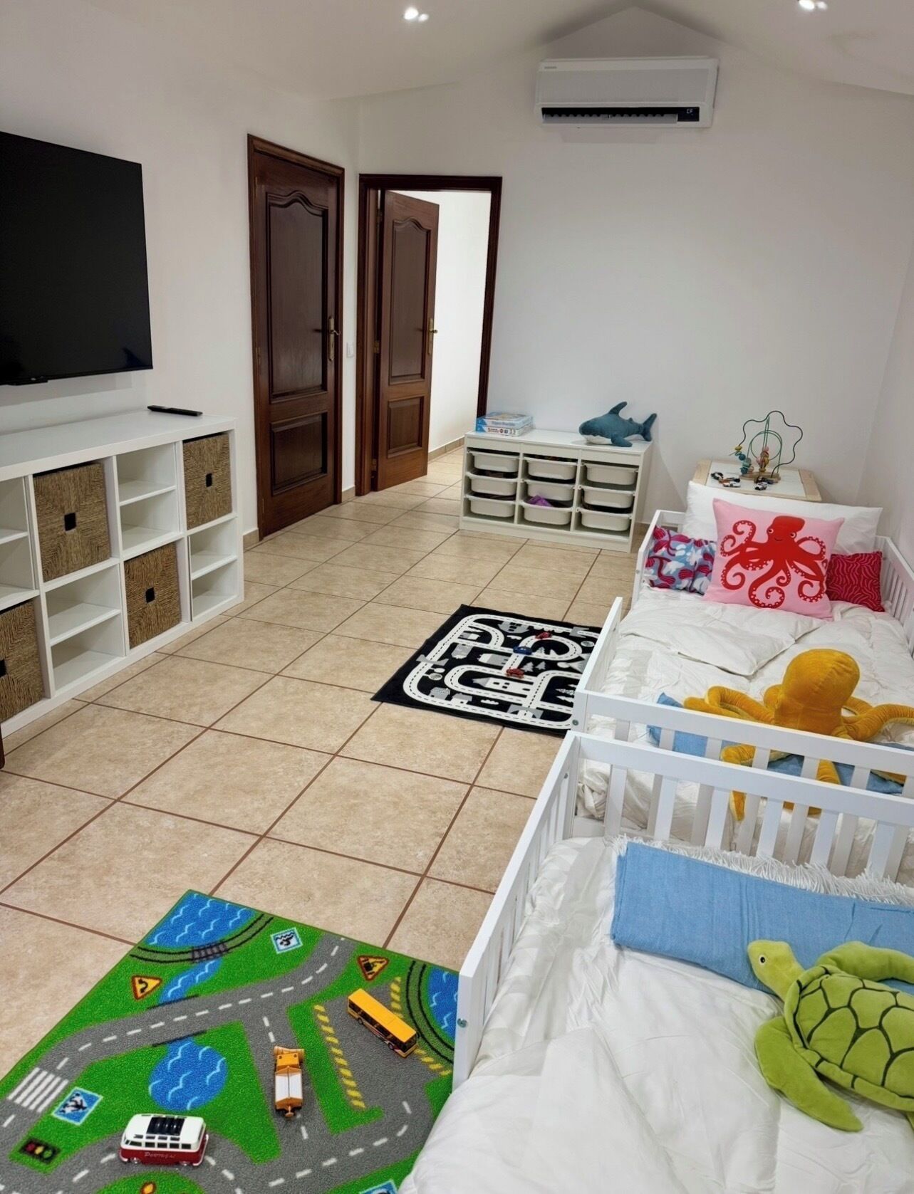 3 bedrooms, desk, iron/ironing board, free WiFi