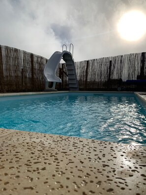 Piscina all'aperto, una piscina riscaldata