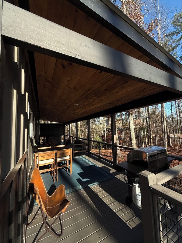 Outdoor dining - Ruby’s Retreat in Mountain Resort (Ellijay)