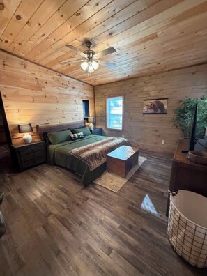 2 bedrooms, iron/ironing board, free WiFi, bed sheets - Ruby’s Retreat in Mountain Resort (Ellijay)