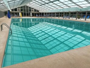 Indoor pool, outdoor pool - Ruby’s Retreat in Mountain Resort (Ellijay)