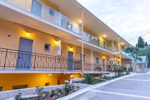 Exterior detail - Passas Studios and Apartments (Corfu)