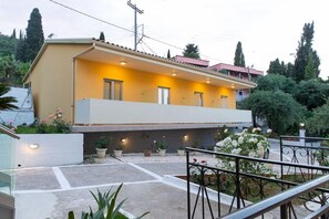 Property grounds - Passas Studios and Apartments (Corfu)