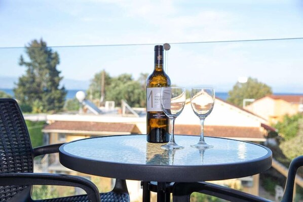 Outdoor dining - Passas Studios and Apartments (Corfu)