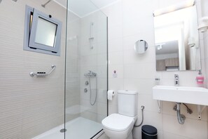 Bathroom - Passas Studios and Apartments (Corfu)