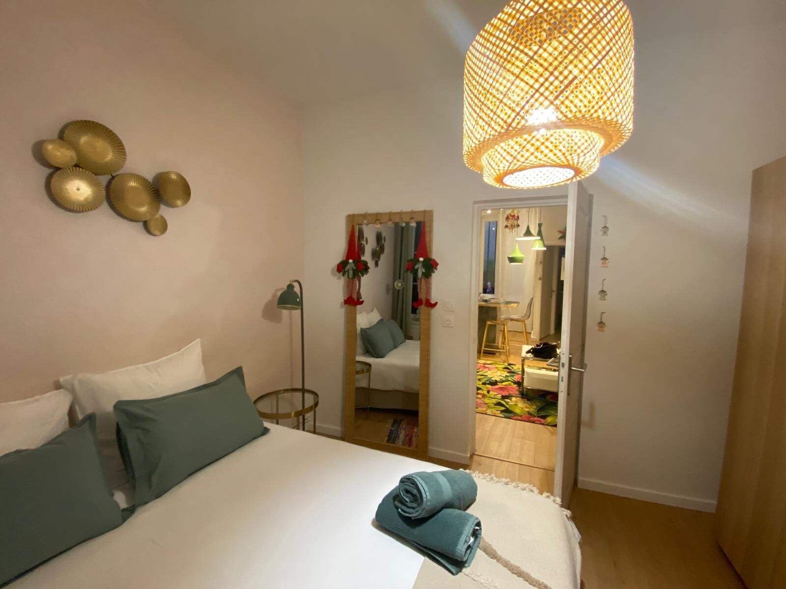 Accès Internet, draps fournis