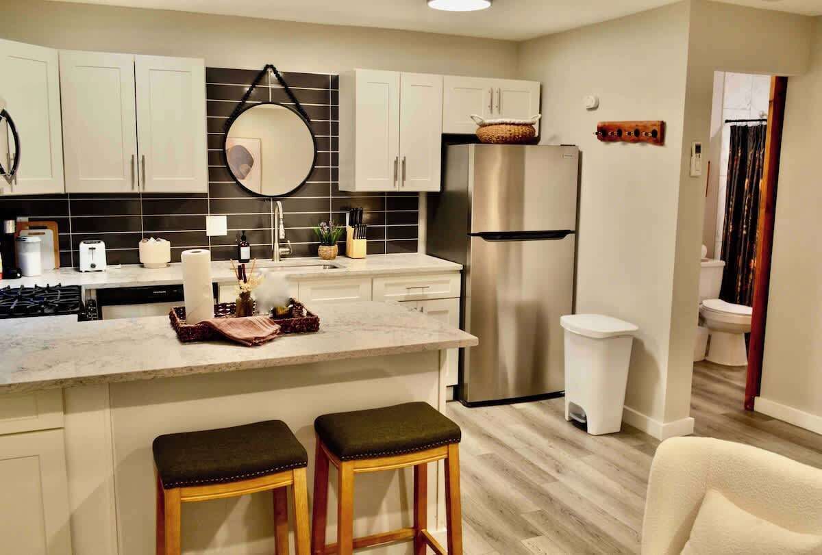 Kühlschrank, Mikrowelle, Ofen, Herdplatte