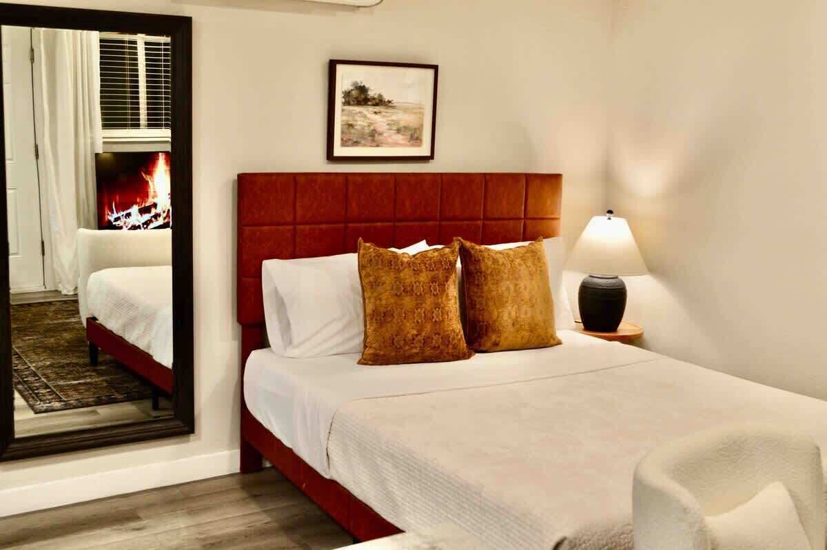 Skrivebord, strygejern/strygebræt, weekendseng, Wi-Fi