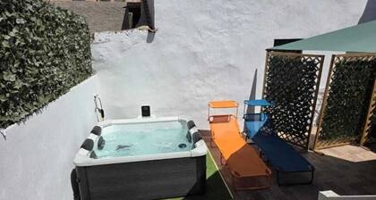Just minutes from the sea in Castelsardo, Casa Su Ciaccu