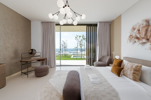 4BR Coastal Haven w Private Pool Al Zorah