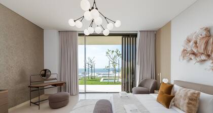 4BR Coastal Haven w Private Pool Al Zorah