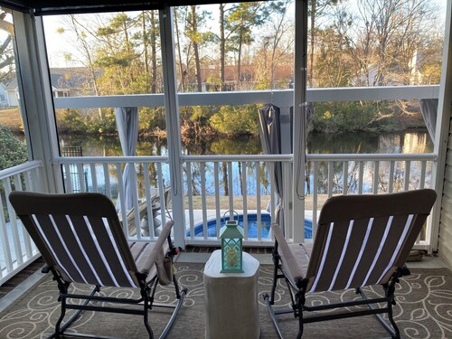 3 BR/2BA home with wading/cocktail pool on small lake. King bed. 8 mi. to beach!