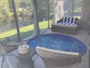 Bain à remous extérieur