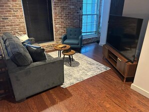 Living area - Whiskey Row - 1 Min to Yum - Sleeps - 4 Studio (Louisville)
