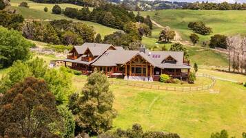 Luxury Studio, Mountain View | Exterior