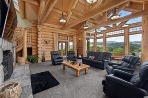 Living area - Yellowstone Lodge New Zealand (Ōkaihau)