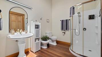 Luxury Studio, Mountain View | Bathroom
