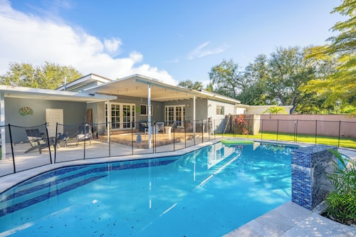 Ravenville Home and Pool - 3-bedroom house with AC in charming Miami Springs