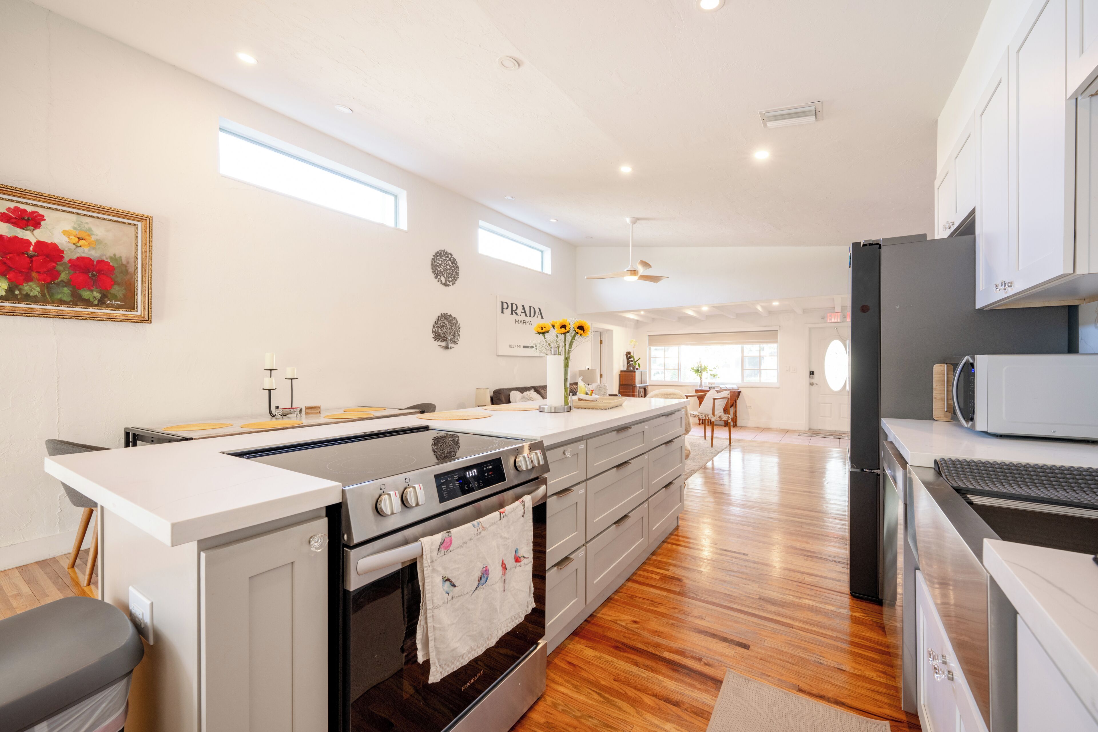 冰箱、微波炉、烤箱、炉灶