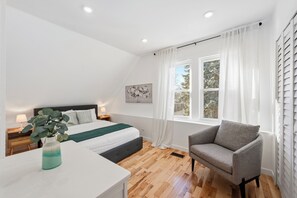 4 chambres, bureau, fer et planche à repasser, accès au Wi-Fi (inclus)