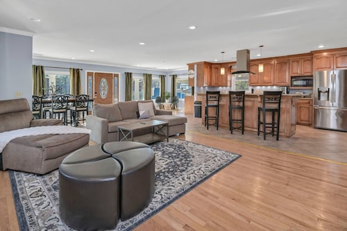 Pond View Retreat | Bright & Spacious 3BR