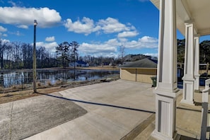 Property grounds - Pond View Retreat | Bright & Spacious 3BR (West Columbia)