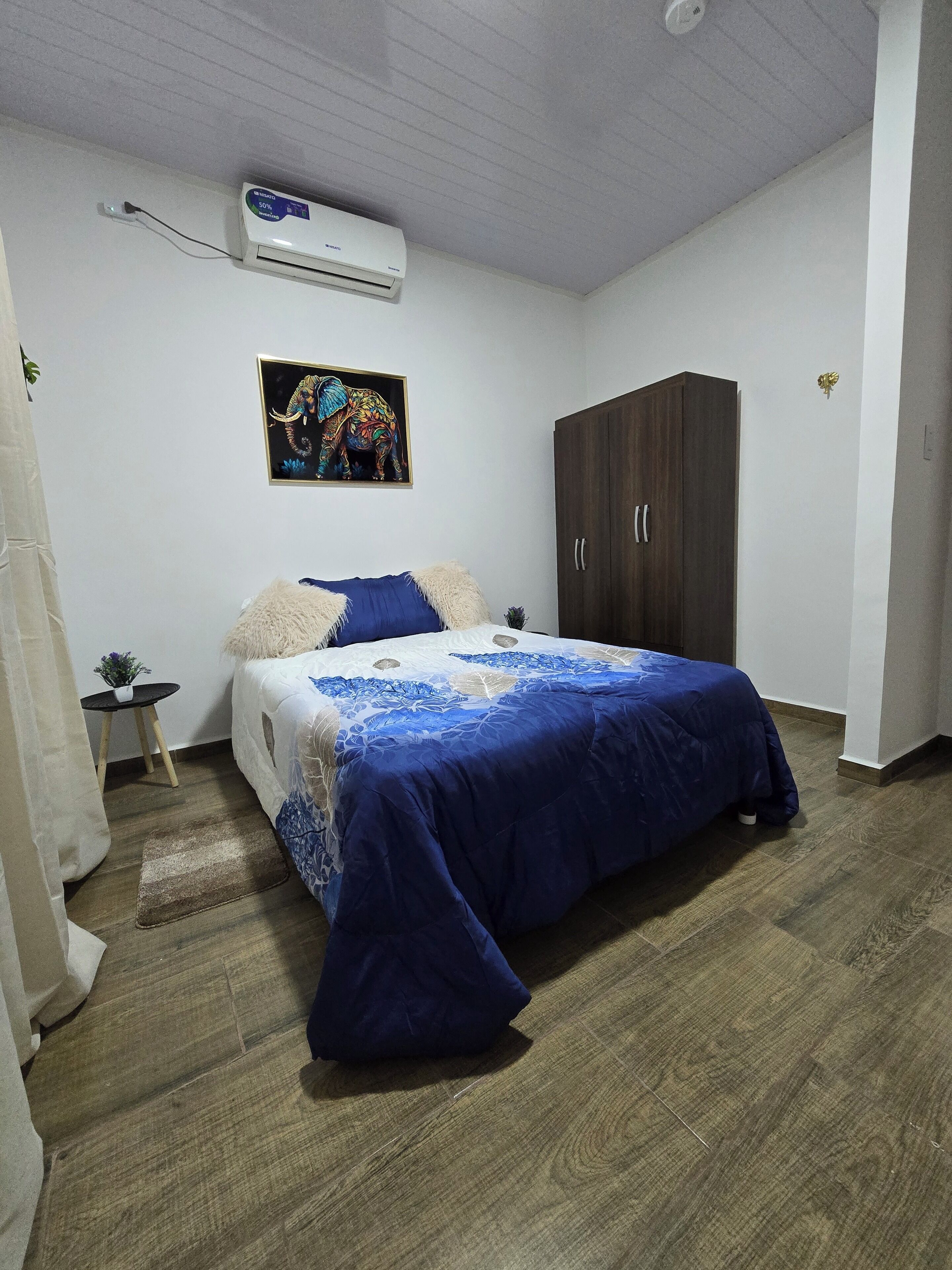 2 bedrooms, iron/ironing board, bed sheets