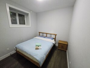 2 slaapkamers, een strijkplank/strijkijzer, gratis wifi, beddengoed
